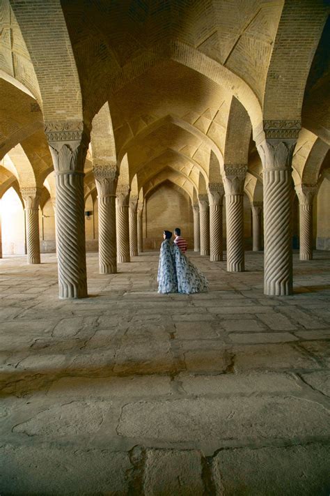  The Moonlit Mosque: A Pakistani Folk Tale That Illuminates the Power of Perseverance 